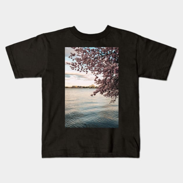 Jefferson Memorial 3 Kids T-Shirt by igjustin